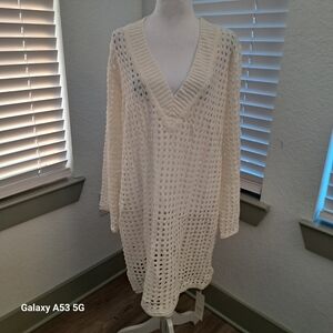 Elegant White Knit Swimsuit Cover-Up